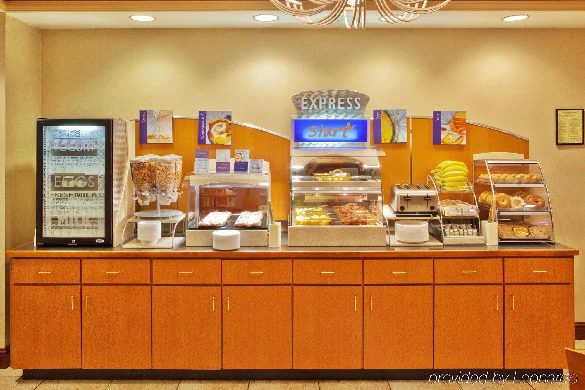 Holiday Inn Express & Suites Atlanta Perimeter Mall Hotel By Ihg Санди-Спрингс Ресторан фото