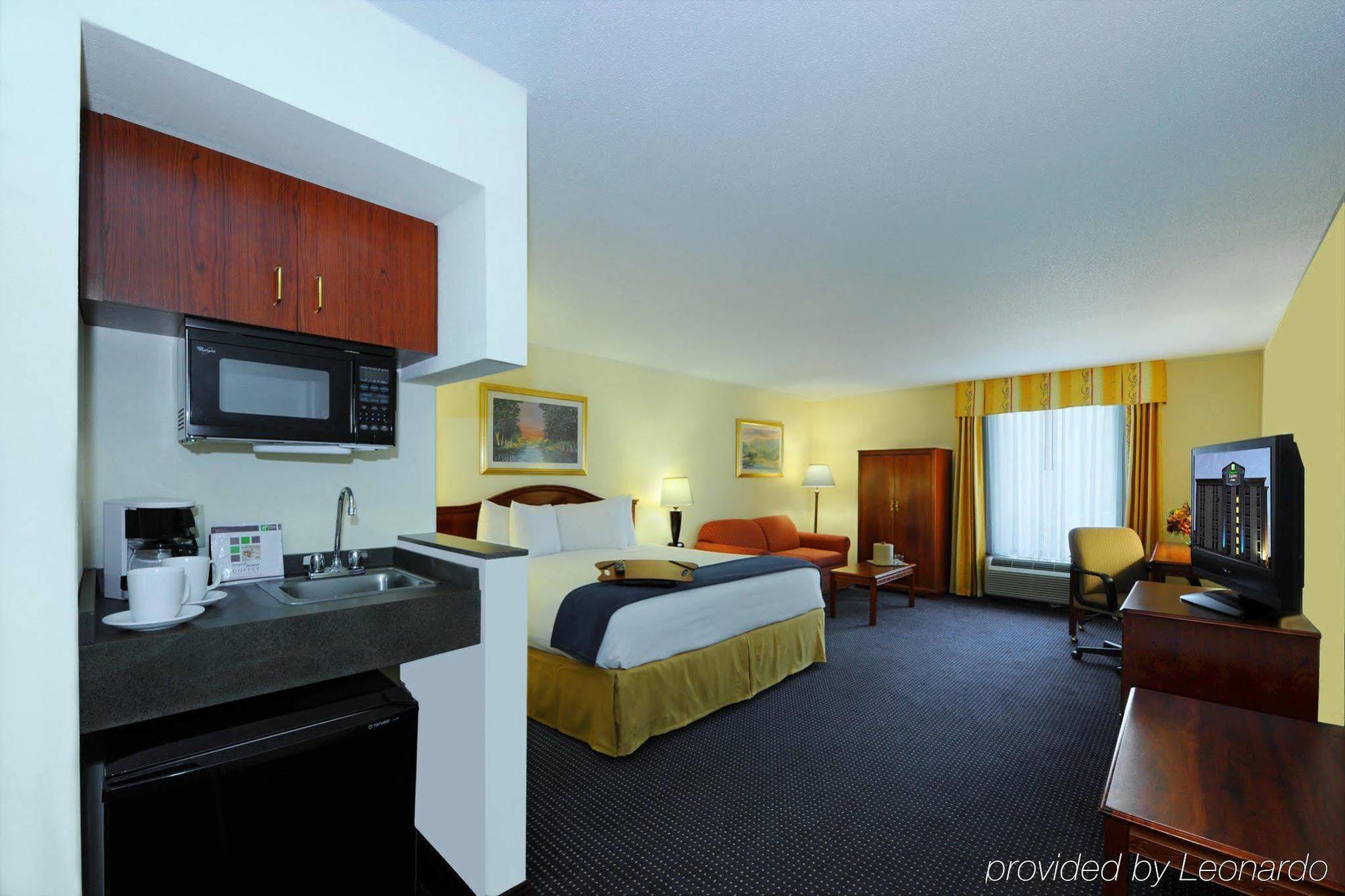 Holiday Inn Express & Suites Atlanta Perimeter Mall Hotel By Ihg Санди-Спрингс Номер фото