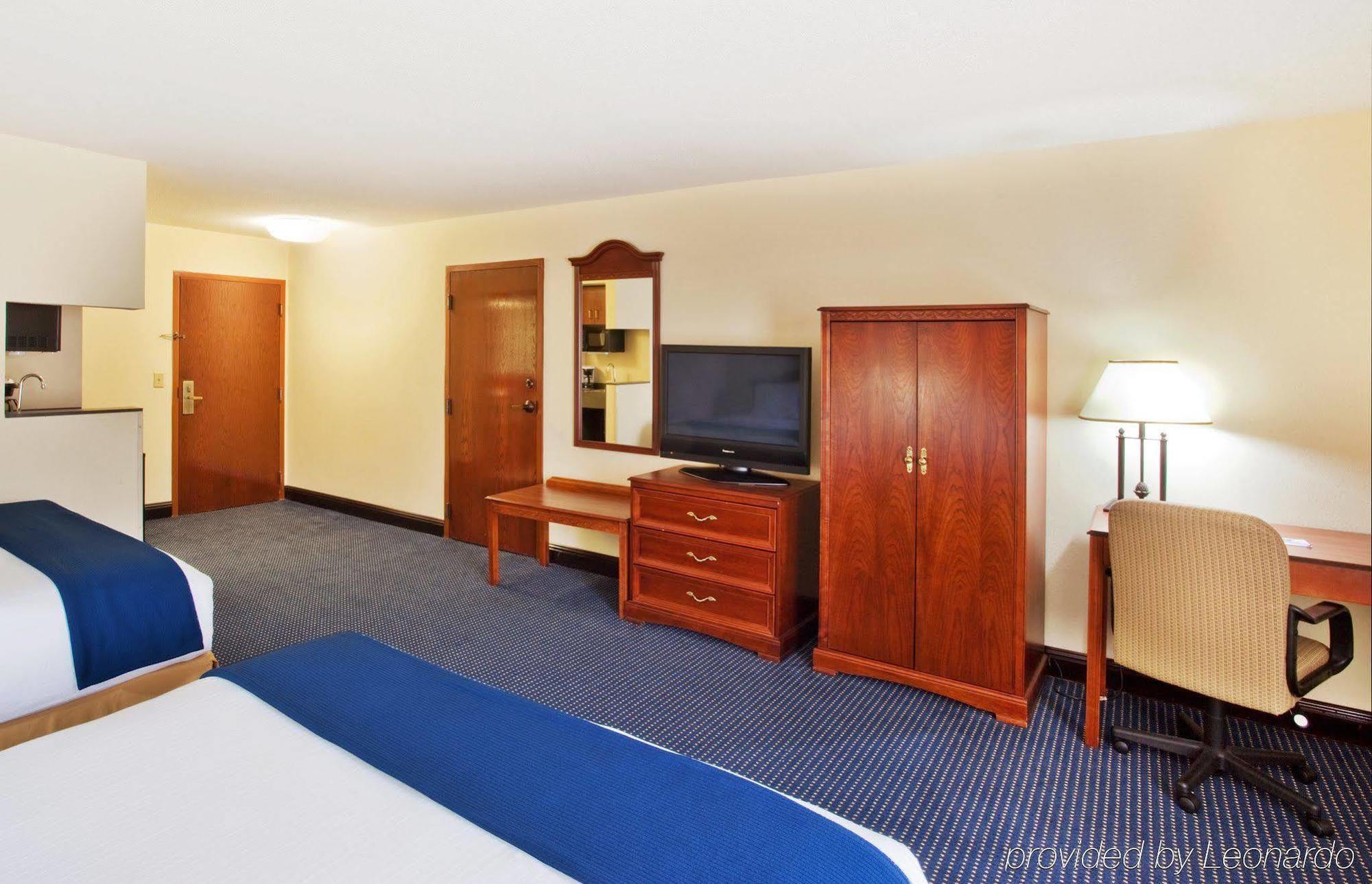 Holiday Inn Express & Suites Atlanta Perimeter Mall Hotel By Ihg Санди-Спрингс Номер фото