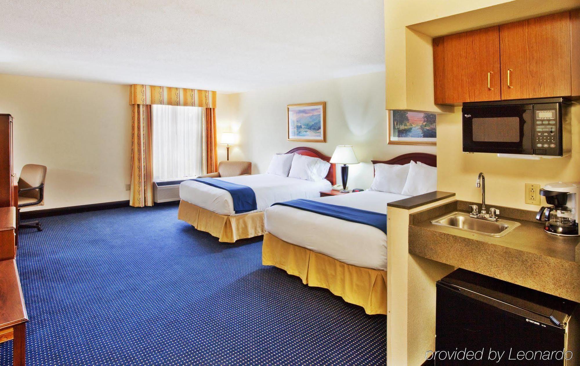 Holiday Inn Express & Suites Atlanta Perimeter Mall Hotel By Ihg Санди-Спрингс Номер фото