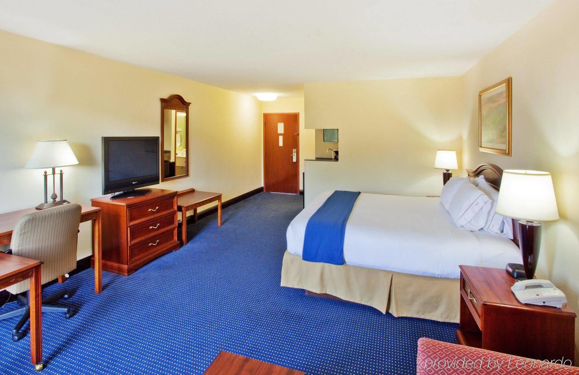 Holiday Inn Express & Suites Atlanta Perimeter Mall Hotel By Ihg Санди-Спрингс Номер фото