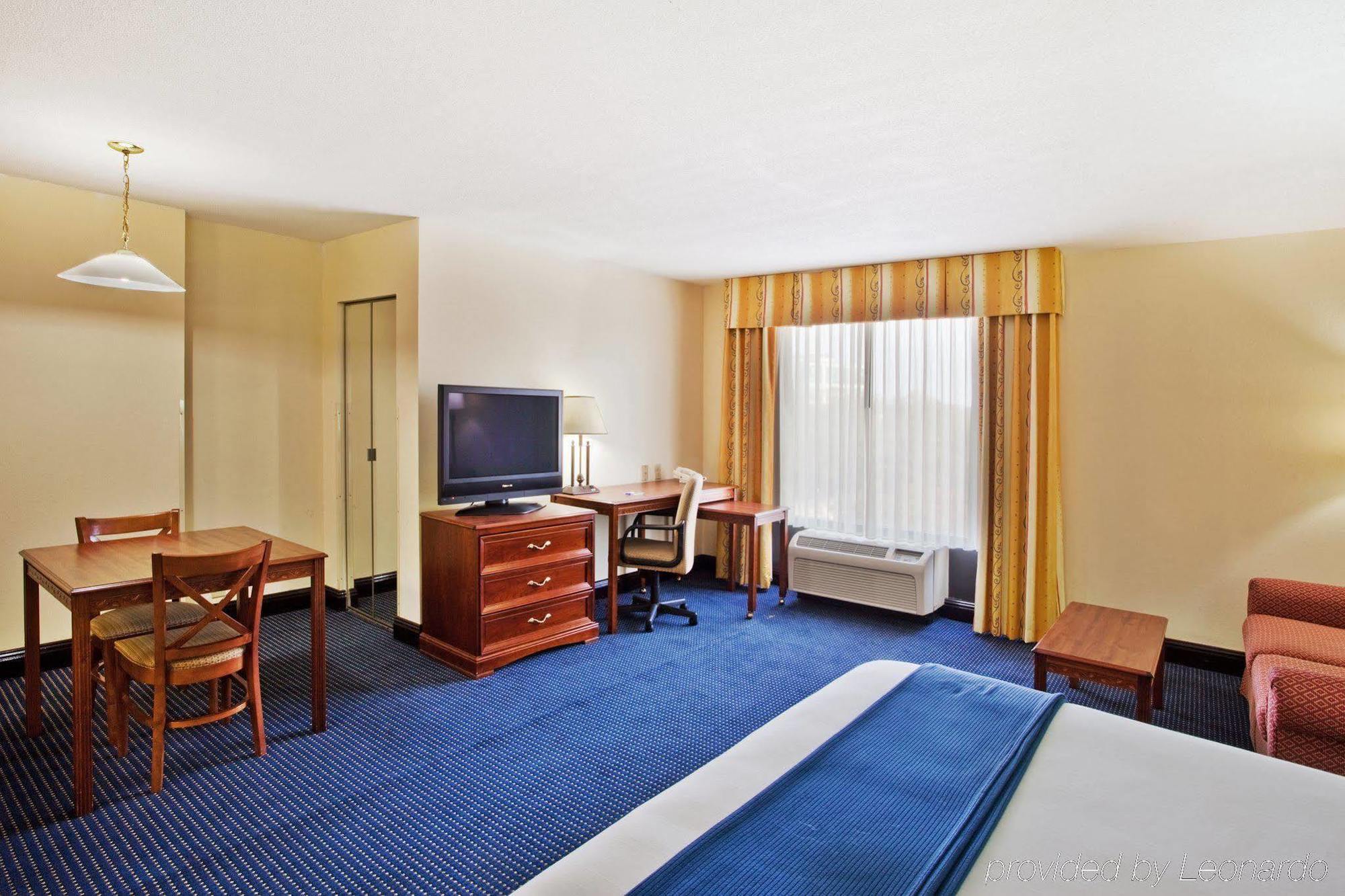 Holiday Inn Express & Suites Atlanta Perimeter Mall Hotel By Ihg Санди-Спрингс Номер фото