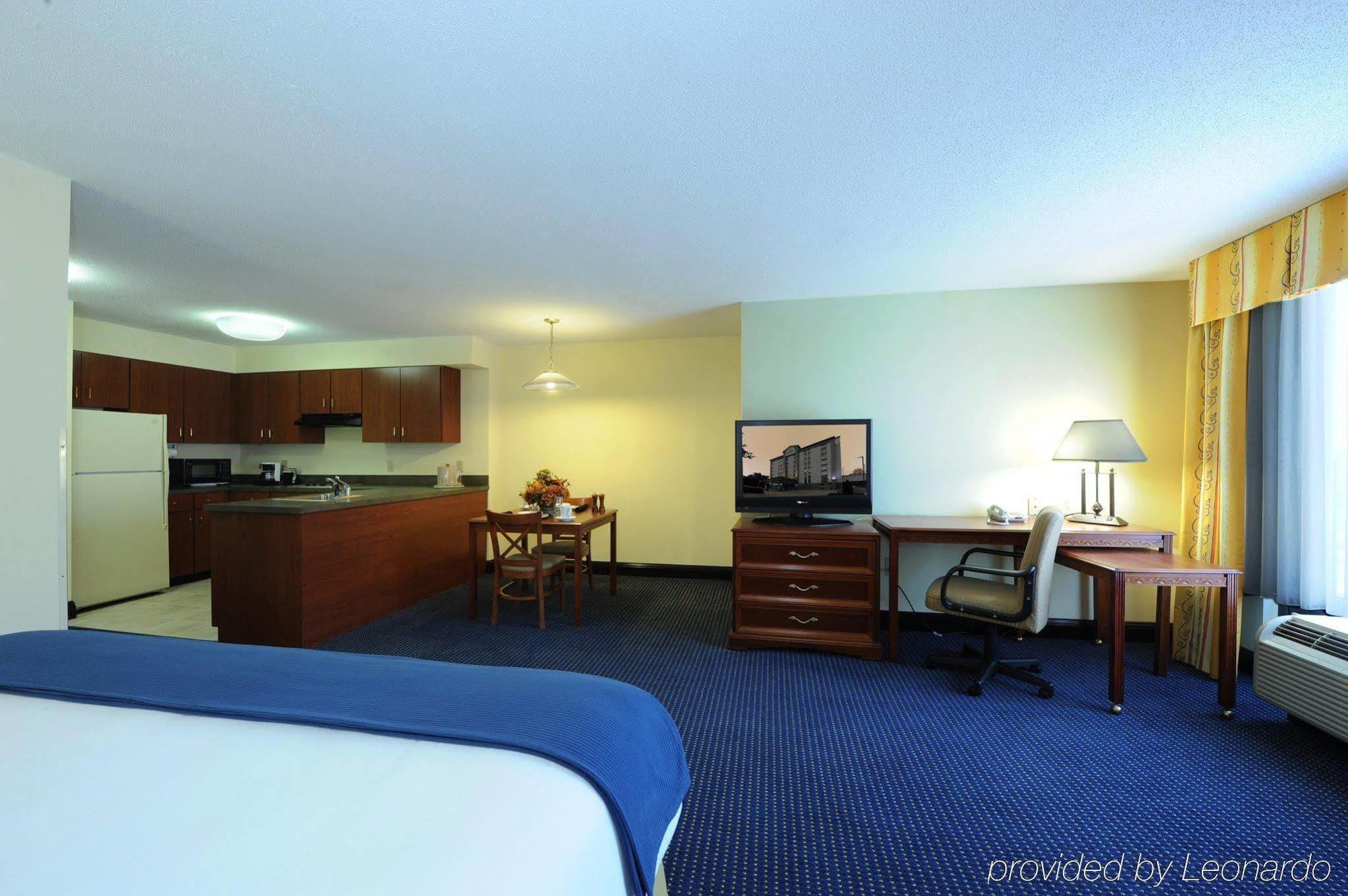 Holiday Inn Express & Suites Atlanta Perimeter Mall Hotel By Ihg Санди-Спрингс Номер фото