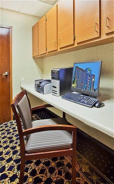 Holiday Inn Express & Suites Atlanta Perimeter Mall Hotel By Ihg Санди-Спрингс Удобства фото